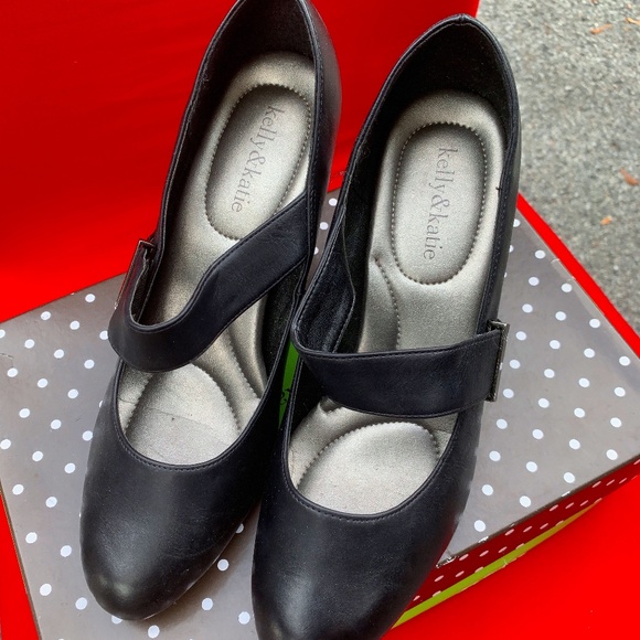 Classic Pump - Picture 1 of 5